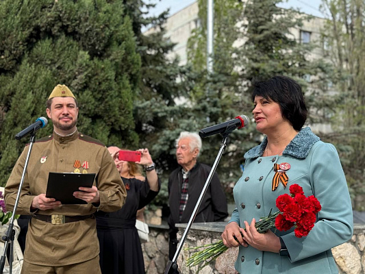 Депутаты «Единой России» благодарят ветеранов Великой Отечественной за подвиг и победу 